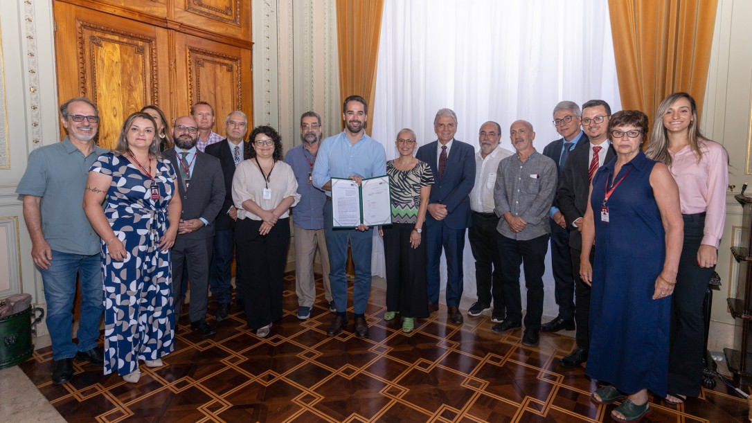 Assinatura do contrato para início das obras do Teatro Italiano do Multipalco Eva Sopher